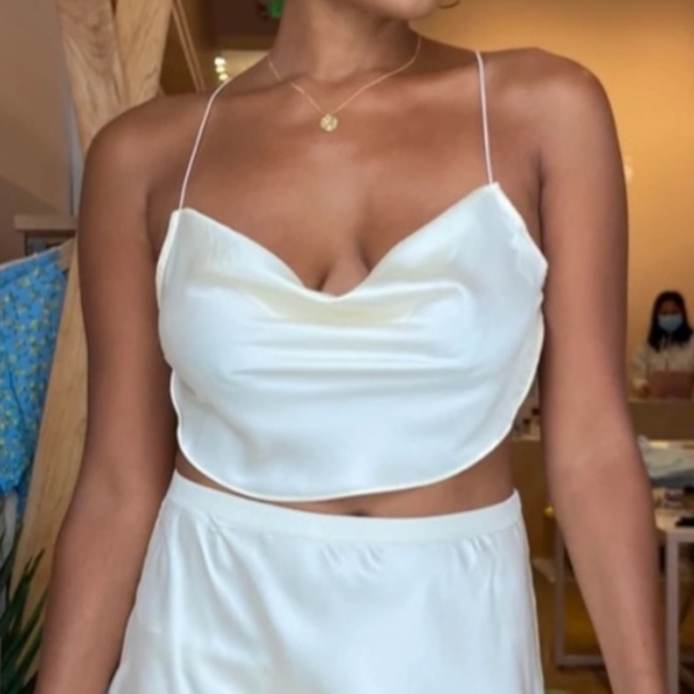 Isalis Candy Silk Cream Crop Top
